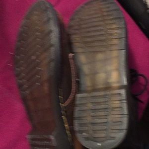 Doc martens 8 1/2 there like aBrownish color